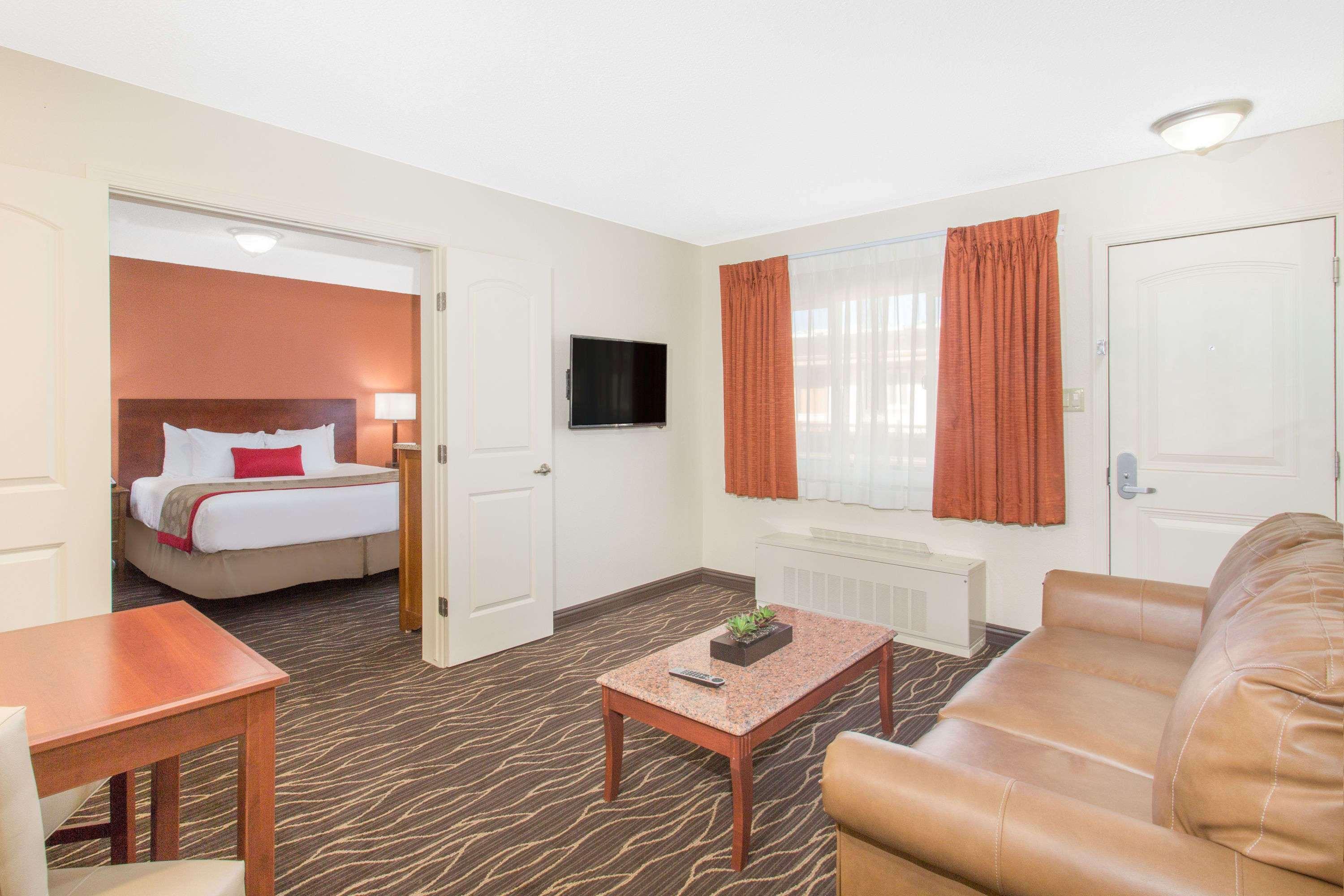 Ramada By Wyndham At Stockmen's Casino Hotel