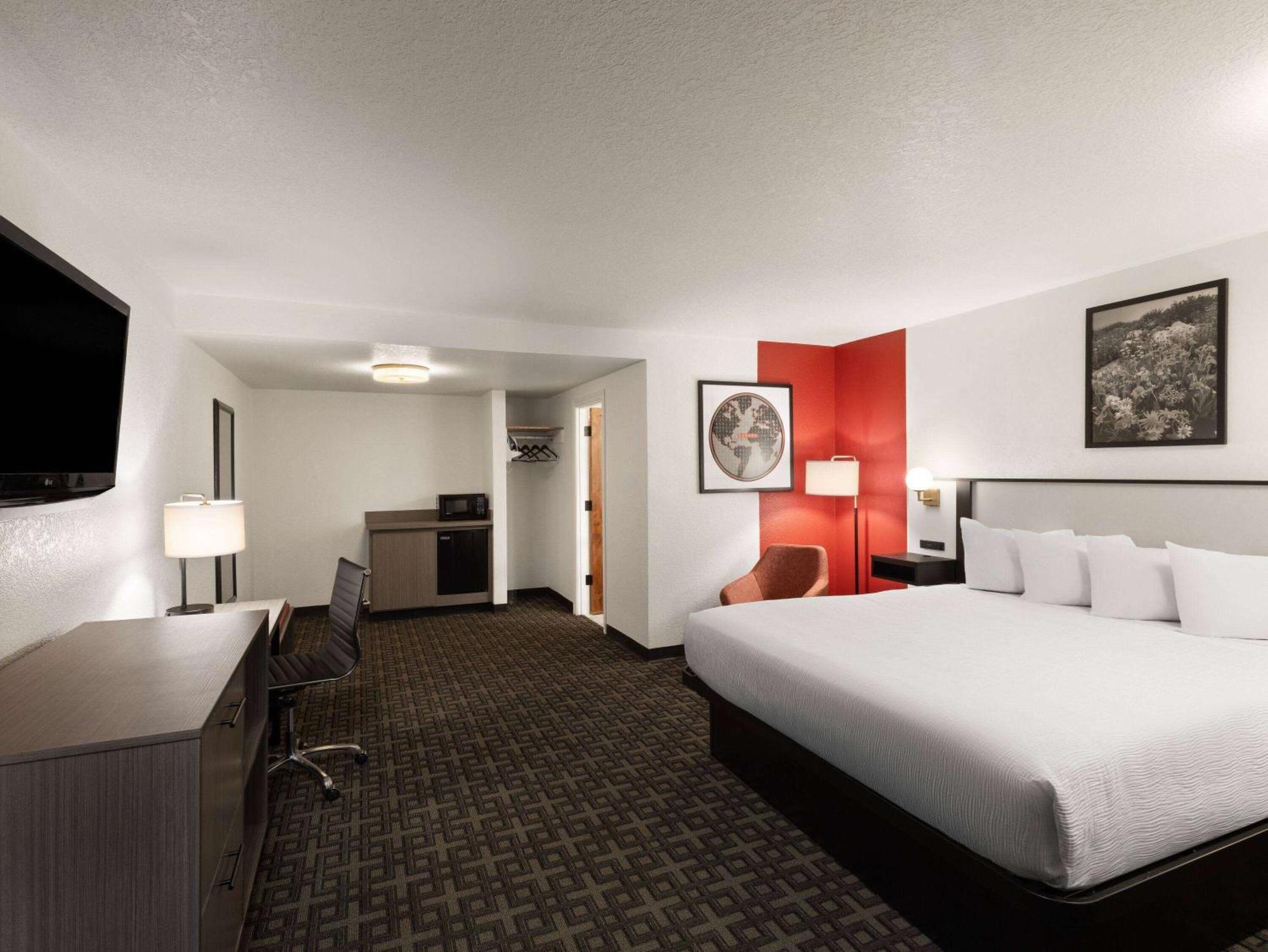 Hotel Ramada By Wyndham At Stockmen's Casino