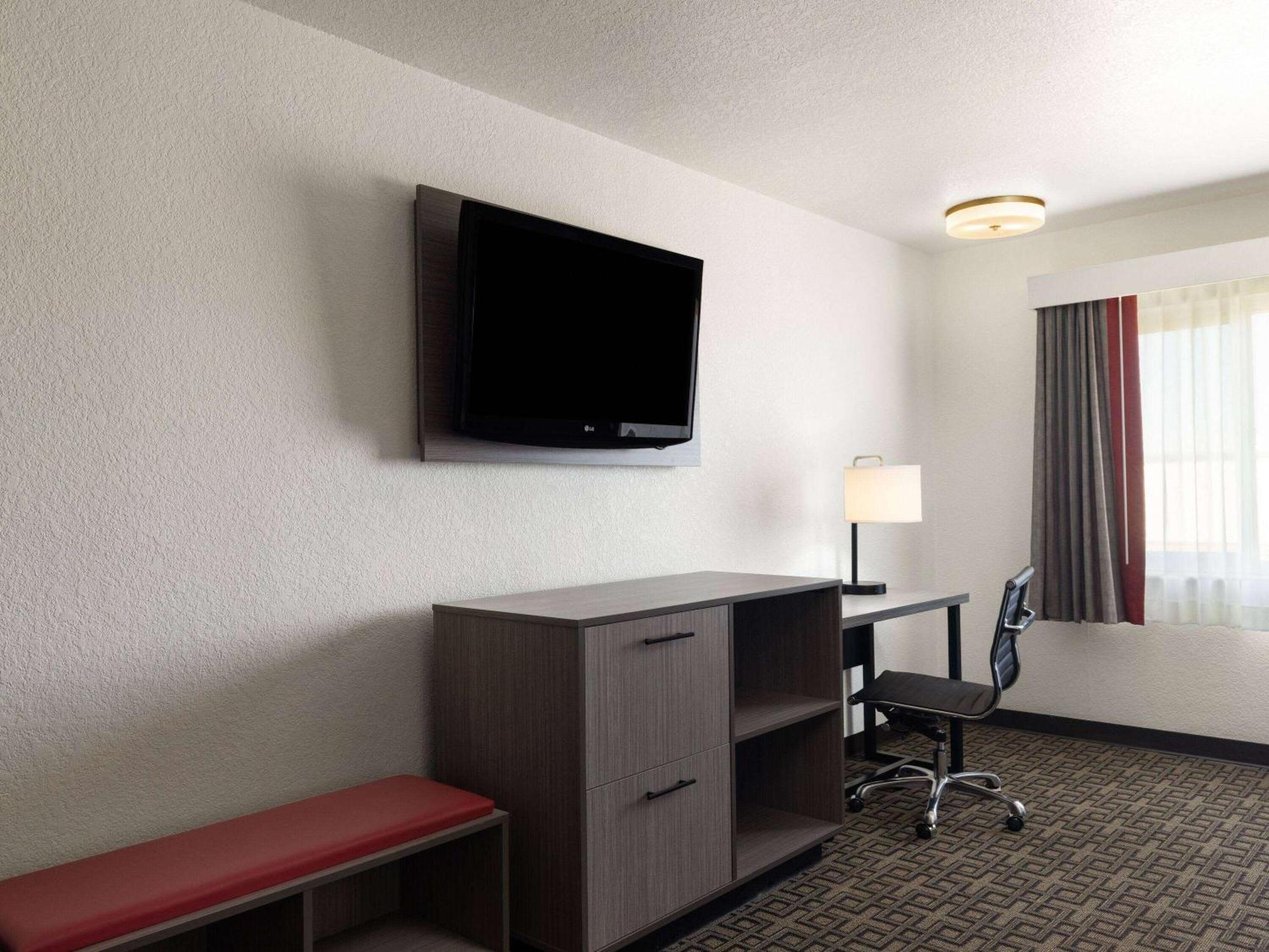 Ramada By Wyndham At Stockmen's Casino Hotel