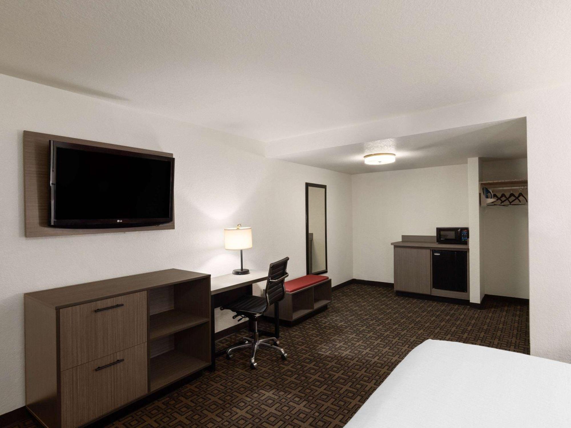 Hotel Ramada By Wyndham At Stockmen's Casino
