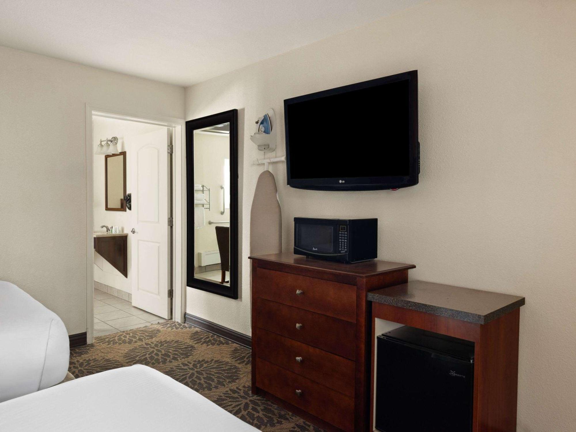 Ramada By Wyndham At Stockmen's Casino Hotel
